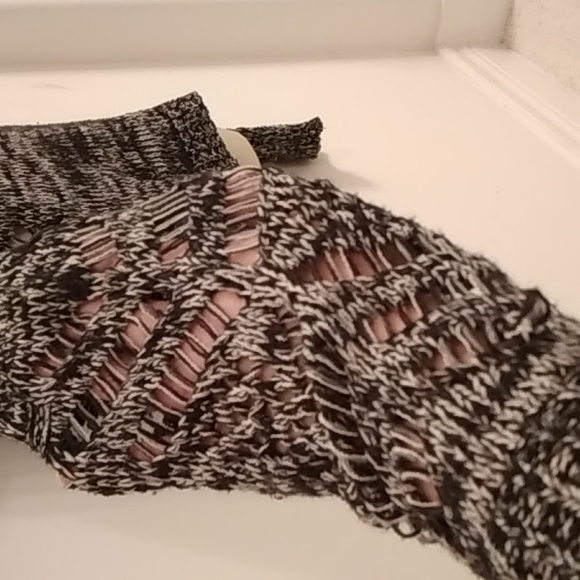 Pink Rose Brand, Knited Sweater with Peekaboo Sides and Sleeves - Picture 4 of 8